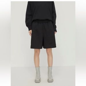 JNBY LOOSE FIT LABEL DETAIL POCKETS DRAWSTRING SHORTS. Size L 

New Cotton 100%